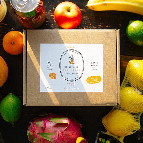 Signature OURS x Hello Studio Gift Box