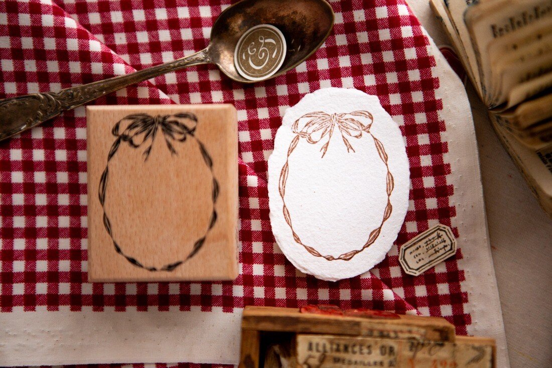 Ovel Ribbon Frame Rubber Stamp